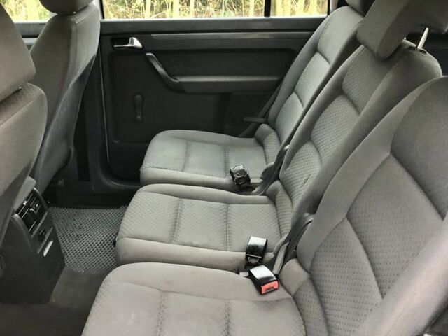 Сірий Фольксваген Туран, об'ємом двигуна 1.9 л та пробігом 300 тис. км за 4999 $, фото 10 на Automoto.ua