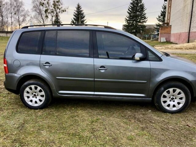 Серый Фольксваген Туран, объемом двигателя 2 л и пробегом 350 тыс. км за 5499 $, фото 3 на Automoto.ua