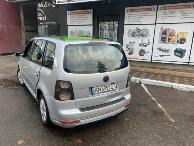 Серый Фольксваген Туран, объемом двигателя 1.6 л и пробегом 358 тыс. км за 4000 $, фото 1 на Automoto.ua