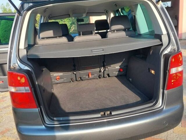 Сірий Фольксваген Туран, об'ємом двигуна 1.9 л та пробігом 185 тис. км за 7400 $, фото 4 на Automoto.ua