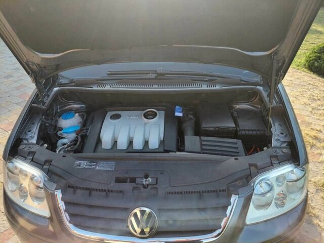 Сірий Фольксваген Туран, об'ємом двигуна 1.9 л та пробігом 185 тис. км за 7400 $, фото 10 на Automoto.ua