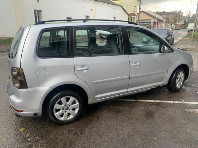 Серый Фольксваген Туран, объемом двигателя 1.6 л и пробегом 358 тыс. км за 4000 $, фото 2 на Automoto.ua