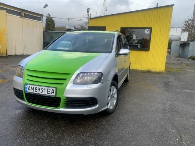 Серый Фольксваген Туран, объемом двигателя 1.6 л и пробегом 358 тыс. км за 4000 $, фото 3 на Automoto.ua