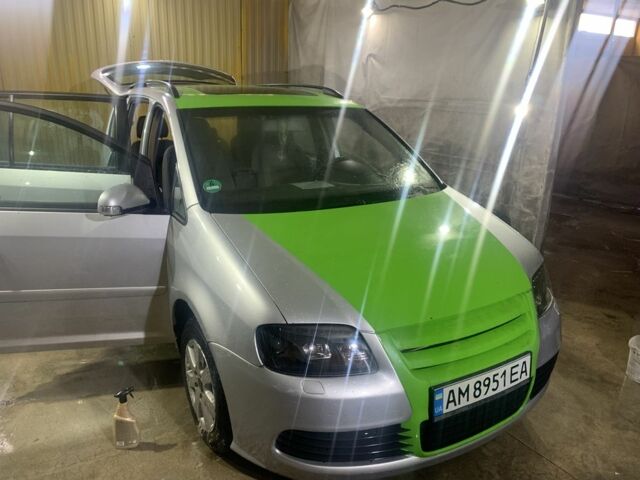 Серый Фольксваген Туран, объемом двигателя 1.6 л и пробегом 358 тыс. км за 4000 $, фото 7 на Automoto.ua