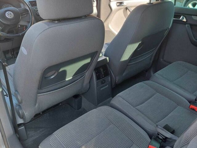 Сірий Фольксваген Туран, об'ємом двигуна 1.9 л та пробігом 185 тис. км за 7400 $, фото 7 на Automoto.ua