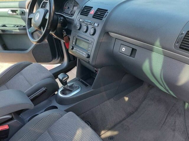 Сірий Фольксваген Туран, об'ємом двигуна 1.9 л та пробігом 185 тис. км за 7400 $, фото 6 на Automoto.ua