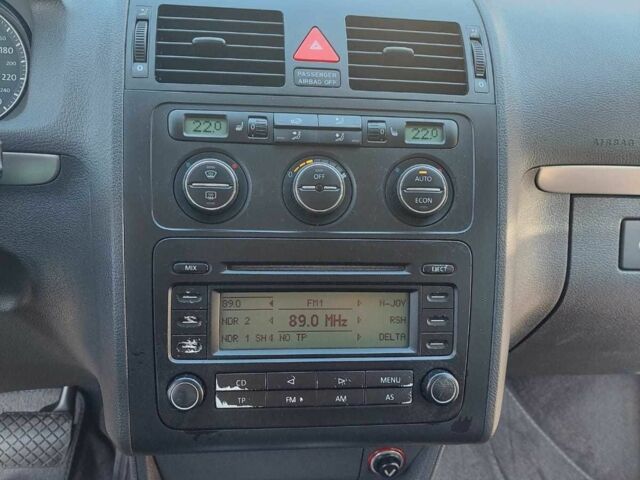 Сірий Фольксваген Туран, об'ємом двигуна 1.9 л та пробігом 185 тис. км за 7400 $, фото 8 на Automoto.ua