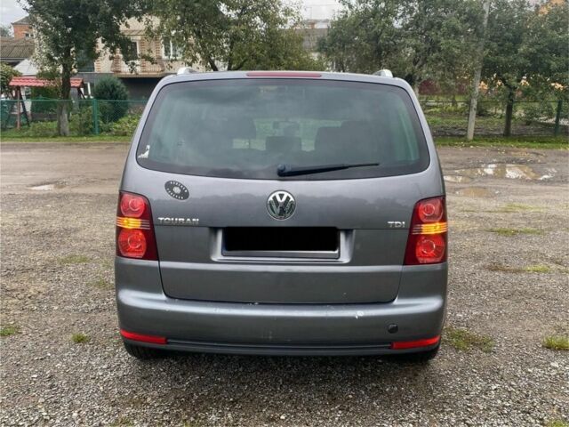 Серый Фольксваген Туран, объемом двигателя 2 л и пробегом 1000 тыс. км за 2900 $, фото 3 на Automoto.ua