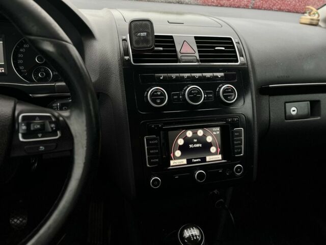 Сірий Фольксваген Туран, об'ємом двигуна 1.6 л та пробігом 205 тис. км за 10500 $, фото 10 на Automoto.ua