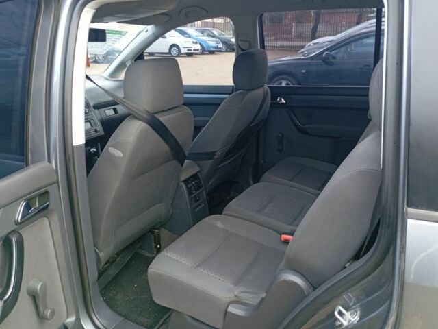 Сірий Фольксваген Туран, об'ємом двигуна 1.6 л та пробігом 311 тис. км за 5500 $, фото 5 на Automoto.ua