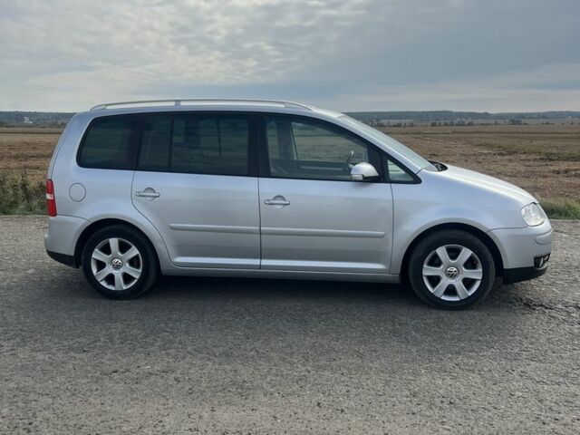 Сірий Фольксваген Туран, об'ємом двигуна 1.6 л та пробігом 275 тис. км за 3850 $, фото 3 на Automoto.ua