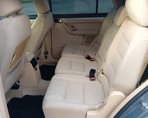 Серый Фольксваген Туран, объемом двигателя 1.6 л и пробегом 235 тыс. км за 4999 $, фото 12 на Automoto.ua