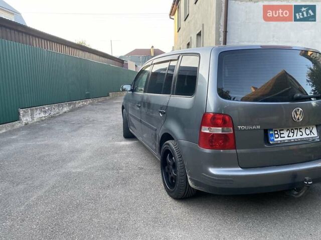 Серый Фольксваген Туран, объемом двигателя 1.6 л и пробегом 270 тыс. км за 5100 $, фото 4 на Automoto.ua