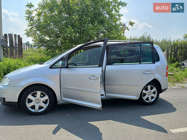 Серый Фольксваген Туран, объемом двигателя 2 л и пробегом 259 тыс. км за 5600 $, фото 17 на Automoto.ua