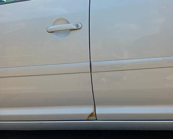 Серый Фольксваген Туран, объемом двигателя 2 л и пробегом 259 тыс. км за 5600 $, фото 19 на Automoto.ua