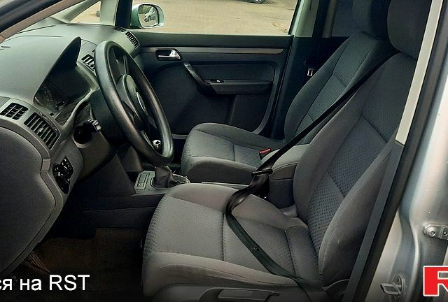 Серый Фольксваген Туран, объемом двигателя 1.9 л и пробегом 231 тыс. км за 2700 $, фото 3 на Automoto.ua