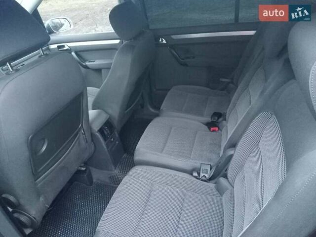 Серый Фольксваген Туран, объемом двигателя 1.9 л и пробегом 325 тыс. км за 5650 $, фото 7 на Automoto.ua