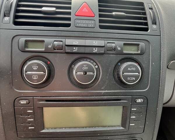 Серый Фольксваген Туран, объемом двигателя 1.6 л и пробегом 185 тыс. км за 5999 $, фото 28 на Automoto.ua