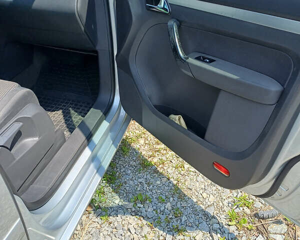 Серый Фольксваген Туран, объемом двигателя 2 л и пробегом 259 тыс. км за 5600 $, фото 22 на Automoto.ua