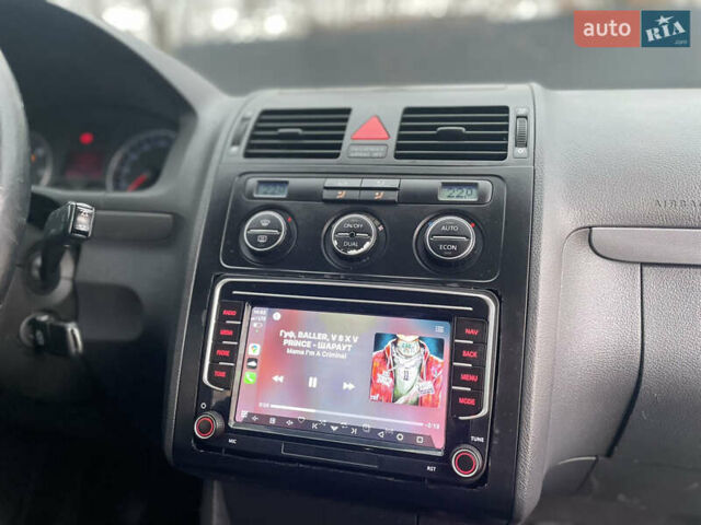 Серый Фольксваген Туран, объемом двигателя 1.9 л и пробегом 290 тыс. км за 4600 $, фото 12 на Automoto.ua