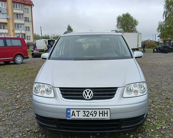 Серый Фольксваген Туран, объемом двигателя 1.6 л и пробегом 237 тыс. км за 4990 $, фото 2 на Automoto.ua