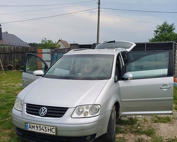 Серый Фольксваген Туран, объемом двигателя 2 л и пробегом 259 тыс. км за 5600 $, фото 11 на Automoto.ua