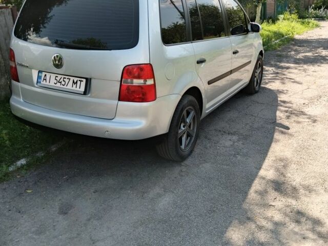 Серый Фольксваген Туран, объемом двигателя 1.6 л и пробегом 250 тыс. км за 5490 $, фото 1 на Automoto.ua