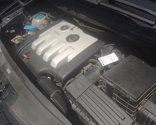 Сірий Фольксваген Туран, об'ємом двигуна 2 л та пробігом 280 тис. км за 7200 $, фото 2 на Automoto.ua