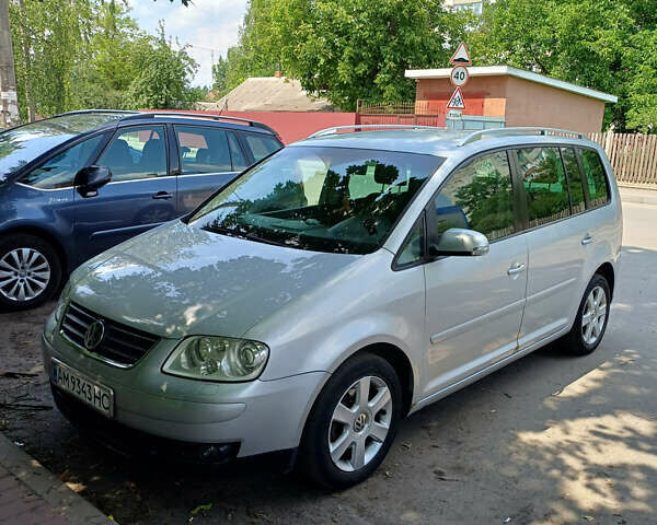 Серый Фольксваген Туран, объемом двигателя 2 л и пробегом 259 тыс. км за 5600 $, фото 13 на Automoto.ua