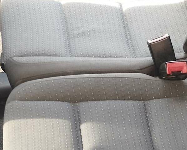 Сірий Фольксваген Туран, об'ємом двигуна 1.6 л та пробігом 261 тис. км за 5200 $, фото 3 на Automoto.ua