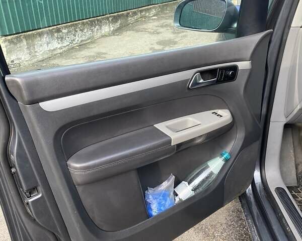 Серый Фольксваген Туран, объемом двигателя 1.6 л и пробегом 270 тыс. км за 5100 $, фото 11 на Automoto.ua