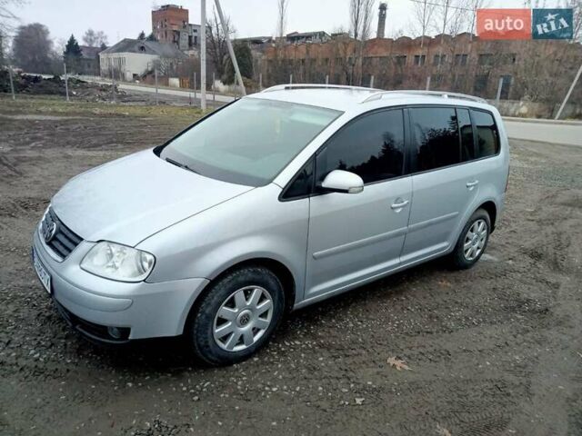 Серый Фольксваген Туран, объемом двигателя 1.9 л и пробегом 325 тыс. км за 5650 $, фото 4 на Automoto.ua