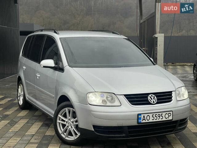 Серый Фольксваген Туран, объемом двигателя 1.9 л и пробегом 290 тыс. км за 4600 $, фото 2 на Automoto.ua
