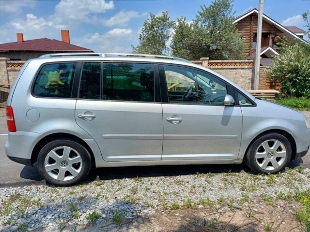 Серый Фольксваген Туран, объемом двигателя 2 л и пробегом 260 тыс. км за 5400 $, фото 2 на Automoto.ua