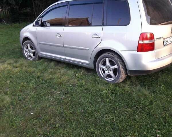 Серый Фольксваген Туран, объемом двигателя 1.9 л и пробегом 297 тыс. км за 5500 $, фото 3 на Automoto.ua