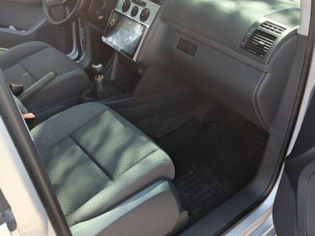 Серый Фольксваген Туран, объемом двигателя 1.6 л и пробегом 250 тыс. км за 5490 $, фото 2 на Automoto.ua