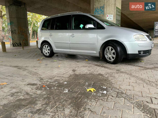 Серый Фольксваген Туран, объемом двигателя 2 л и пробегом 298 тыс. км за 6750 $, фото 4 на Automoto.ua