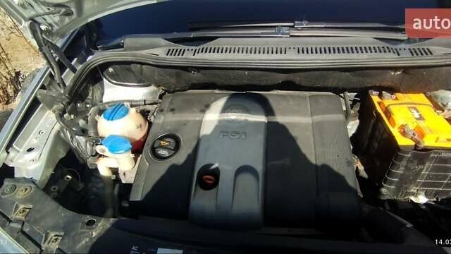 Сірий Фольксваген Туран, об'ємом двигуна 1.6 л та пробігом 261 тис. км за 5200 $, фото 8 на Automoto.ua