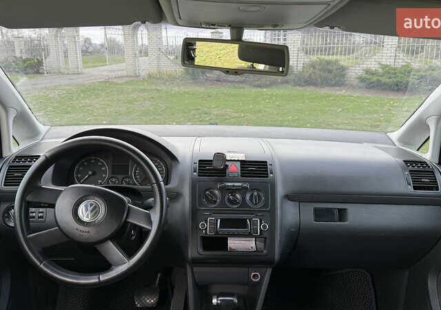 Сірий Фольксваген Туран, об'ємом двигуна 1.6 л та пробігом 344 тис. км за 4600 $, фото 9 на Automoto.ua
