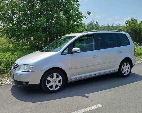 Серый Фольксваген Туран, объемом двигателя 2 л и пробегом 259 тыс. км за 5600 $, фото 24 на Automoto.ua