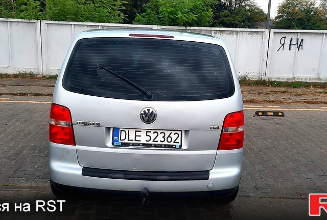 Серый Фольксваген Туран, объемом двигателя 1.9 л и пробегом 231 тыс. км за 2700 $, фото 2 на Automoto.ua