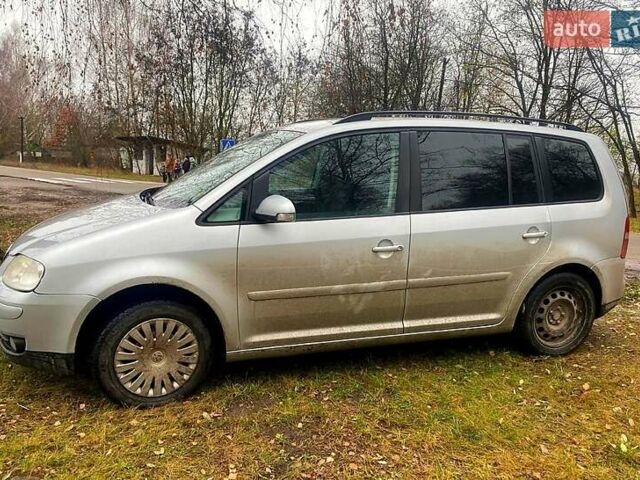 Серый Фольксваген Туран, объемом двигателя 1.9 л и пробегом 365 тыс. км за 5500 $, фото 1 на Automoto.ua