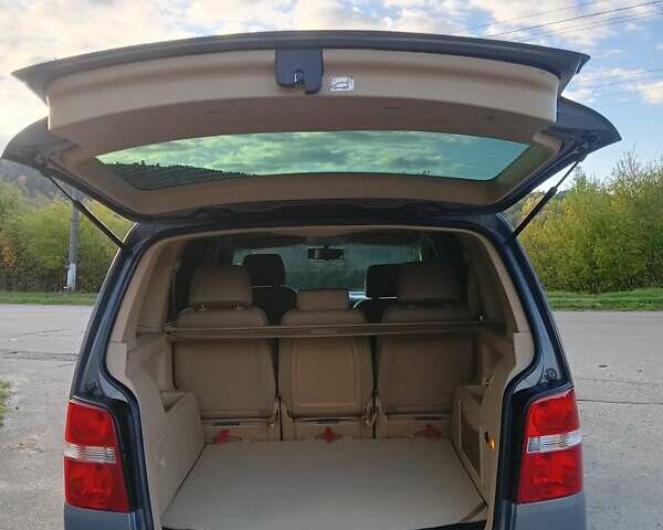 Серый Фольксваген Туран, объемом двигателя 1.6 л и пробегом 235 тыс. км за 4999 $, фото 13 на Automoto.ua