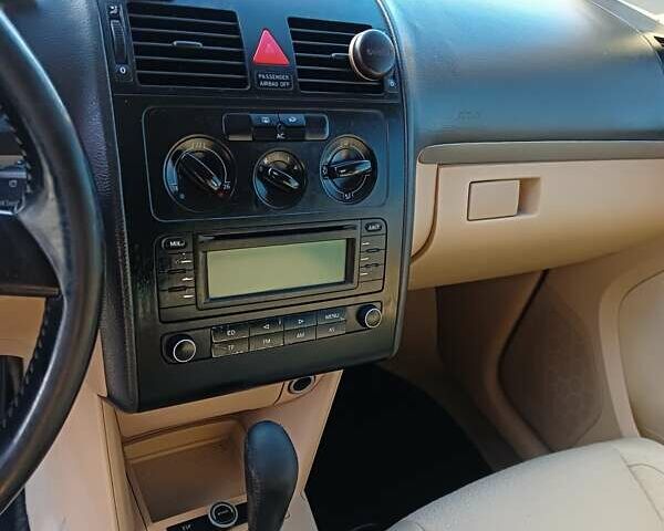 Серый Фольксваген Туран, объемом двигателя 1.6 л и пробегом 235 тыс. км за 4999 $, фото 10 на Automoto.ua