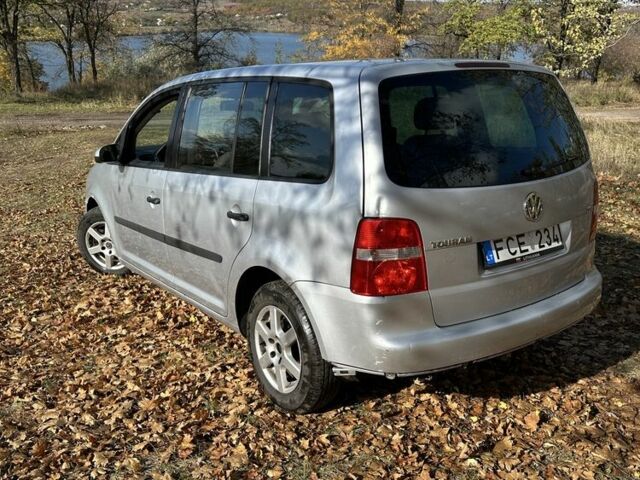 Серый Фольксваген Туран, объемом двигателя 2 л и пробегом 321 тыс. км за 2300 $, фото 3 на Automoto.ua