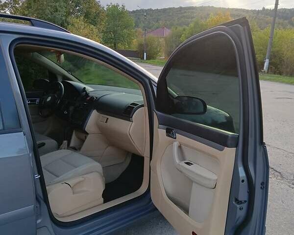 Серый Фольксваген Туран, объемом двигателя 1.6 л и пробегом 235 тыс. км за 4999 $, фото 19 на Automoto.ua