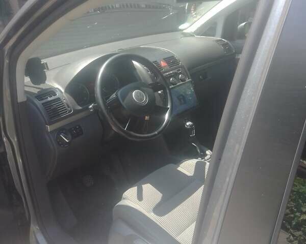 Сірий Фольксваген Туран, об'ємом двигуна 2 л та пробігом 280 тис. км за 7200 $, фото 10 на Automoto.ua