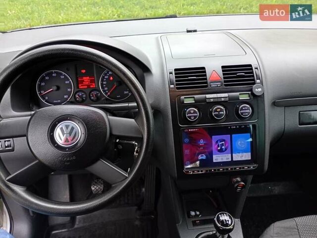 Серый Фольксваген Туран, объемом двигателя 1.6 л и пробегом 146 тыс. км за 4800 $, фото 9 на Automoto.ua