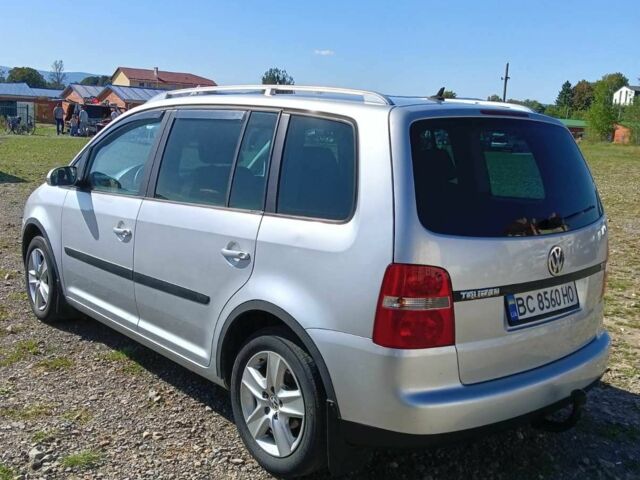 Сірий Фольксваген Туран, об'ємом двигуна 2 л та пробігом 277 тис. км за 4990 $, фото 5 на Automoto.ua