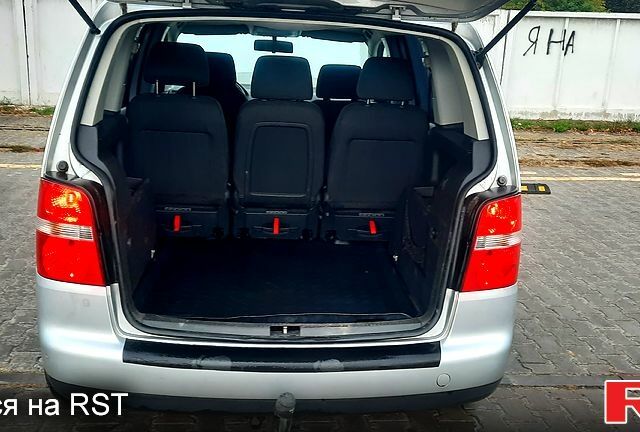 Серый Фольксваген Туран, объемом двигателя 1.9 л и пробегом 231 тыс. км за 2700 $, фото 7 на Automoto.ua